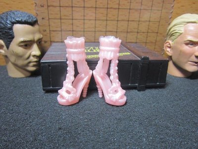 570J7娃娃部門 珍珠粉桃紅色女用束腿型高跟鞋一雙