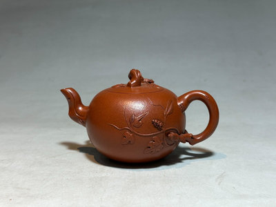 原礦朱泥。松鼠葡萄壺 一粒珠壺型 慕古  150ＣＣ左右 紫砂壺 茶壺 茶具【真棒紫砂】1729
