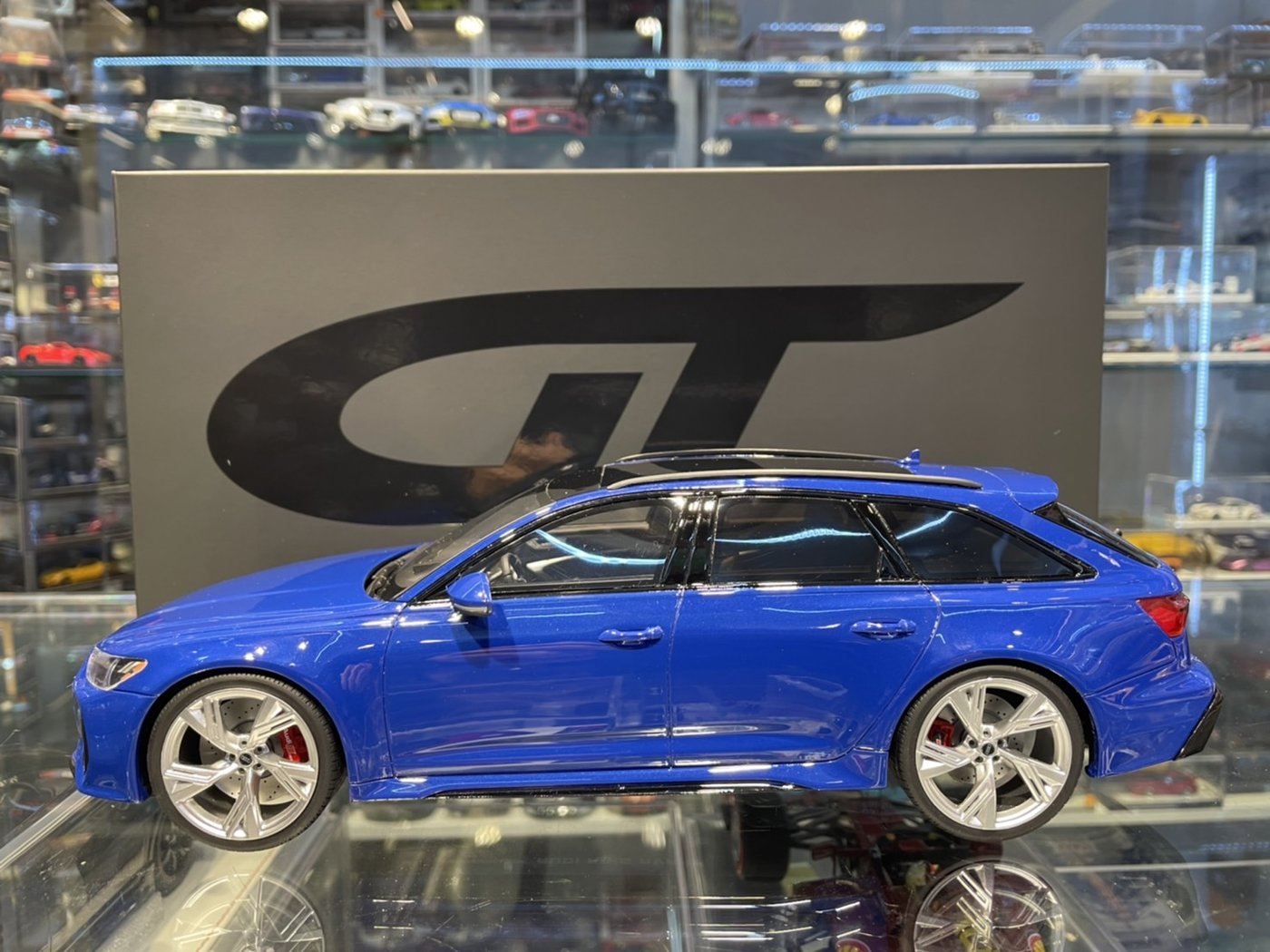 吉華科技@ 1/18 GT SPIRIT GT854 Audi RS 6 (C8) Avant Tribute Blue