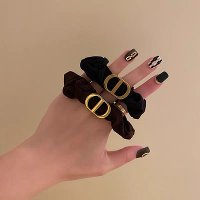 VIP漂亮贈品禮❤️ Dior CD 大腸圈 圈 髮夾 髮飾 高級感頭飾 相當實用又美！精緻輕奢金屬 手鍊頭繩