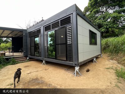 《現代建材有限公司 》 組合屋系列 - 雙拼仿清水模色組合屋(韓國面板)