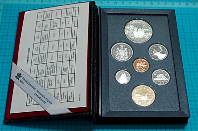 C1825加拿大1989年精鑄套幣.1元為銀幣.含證
