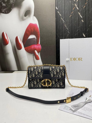 DanDan代購 Dior 30 Montaigne系列 迪奧女士蒙田鏈條包 翻蓋斜跨包 金屬CD扣 經典簡約 高級百搭 可單肩斜跨可側背