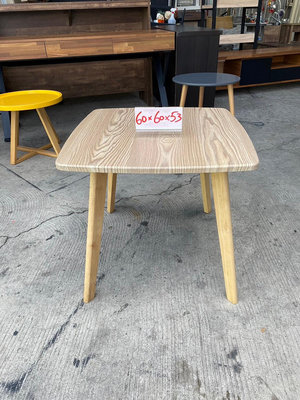 [年強二手傢俱] 木紋色矮方桌 二尺方型茶几 簡約小茶几 沙發桌 置物桌 矮桌 邊桌 40424595