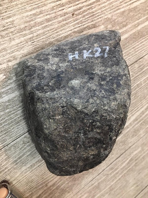 緬甸翡翠原石會卡場口料，HK27號，重2.271公斤，品相如