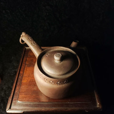 日本回流，萬古燒側把壺橫手急須茶注，手捏手造，胎體細膩，底款