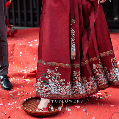 Um·有米滿庭芳|飛燕 紅色馬面裙套裝新款中式敬酒服漢服女上衣訂婚服