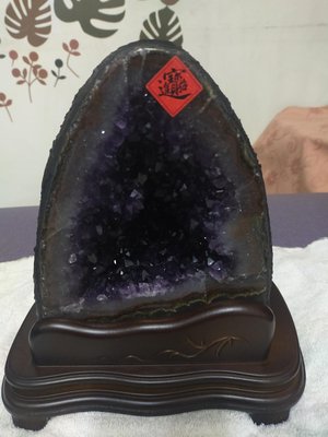 臻品水晶~天然烏拉圭ESP紅線瑪瑙邊直立式金型紫水晶洞 含座重6.6kg