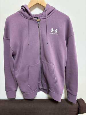 全新 UNDER ARMOUR UA Essential Fleece 女刷毛連帽外套 (紫M)2580賣750