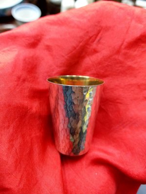 大草原文物，日本純銀杯，高4.5公分，口徑3.3公分，容量25cc