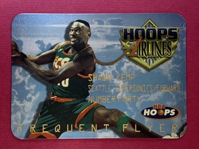 1997-98 SkyBox NBA Hoops Frequent Flyer Shawn Kemp正面右上方表面有刮痕