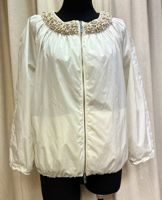 Moncler美美的奶油米白色珠飾防風小外套