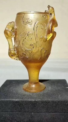 螭龍琉璃杯，造型特殊，好品如圖，高10.6厘米，。 614