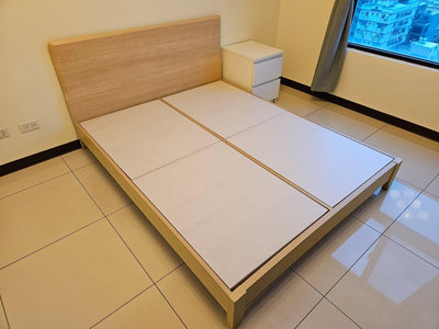 毅昌二手家具~很新的原木色5尺雙人床架～中古家具 回收家具