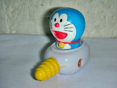 L.(企業寶寶公仔娃娃)少見2005年KFC肯德基發行Doraemon哆啦A夢開鑽頭車造型公仔車輪可動!
