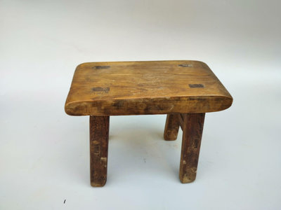 【二手】下鄉收到，民國時期的硬木小板凳，非常厚重，品相如圖所示36618【木清院】古玩 收藏 古董