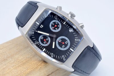 《寶萊精品》BMW 設計銀黑圓弧大酒桶型男子錶