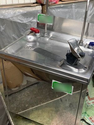 【飲水機小舖】二手飲水機 中古飲水機 冷熱 掛璧型 75