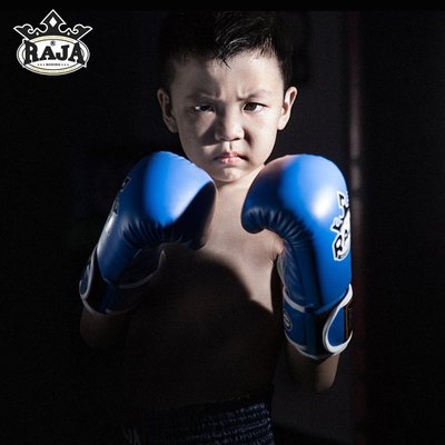 【熱賣下殺】拳套泰國RAJA兒童拳擊手套4-9歲男女孩泰拳比賽散打搏擊沙袋訓練拳套