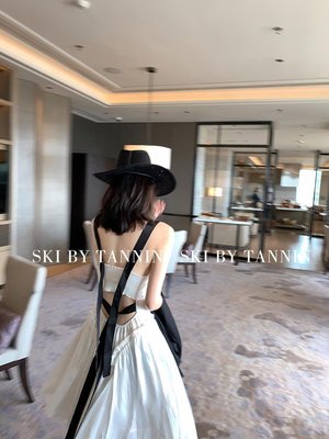 【喵星球】 SKI BY TANNIN白色連衣裙女2021夏季潮新款露背不規則花邊吊帶裙子J2L4