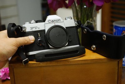 【售】Canon FTb QL純手動全金屬機械相機(有坦克機外號) + 原廠相機背帶