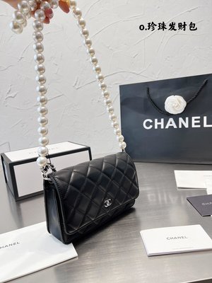 小羊皮    “chanel 珍珠Woc 發財包 ”小香牛皮最近好多明星都在背Chanel 19 NO146349