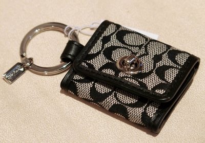 大降價！全新美國名牌 COACH 經典 LOGO 黑色布面皮革飾邊可放小相片鑰匙圈，低價起標無底價！本商品免運費！