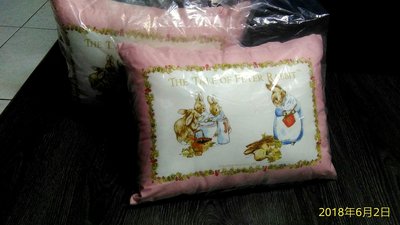 "知己知比" 正品  公司貨  彼得兔  粉色小抱枕  兩個一組  五折分享