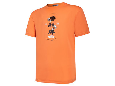 ◇ 羽球世家◇【經典款】勝利 勝利牌 復古紀念衫T-Shirt (中性款) T-2104 O橘色 圖案T恤《VICTOR》