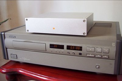 396.發燒版本的CD／唱盤／網路音樂/硬碟播放機解碼器有RCA/平衡版本每台售價1.8／3.8萬元