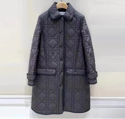 GoodStyle 歐美新款 Dior 早秋菱格紋輕盈保暖衍縫夾綿風衣外套 優質選擇~特