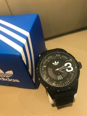 Adidas 全黑男性手錶
