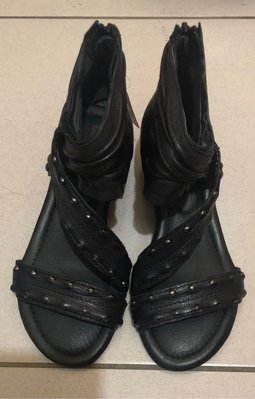 (贈送 保溫瓶或薄毯子) DK 黑色真皮涼鞋  賠售