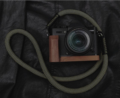 【米顏】 原創超軟軍事綠相機掛繩真皮肩帶相機背帶交叉縫線真皮相機繩