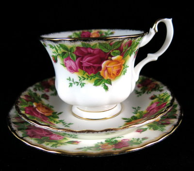 英國製Royal Albert皇家亞伯特鄉村玫瑰骨瓷三件式咖啡杯盤組