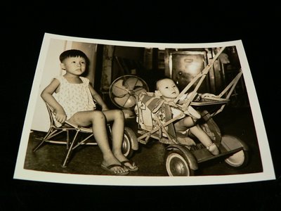 乖乖@賣場~照片.相片.老照片.黑白照片.生活照.台灣早期電風扇.娃娃車.保險箱WC123