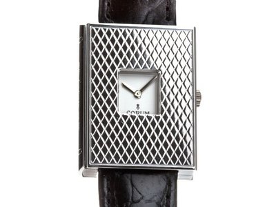 Corum 崑崙經典書本造型18K白金腕錶