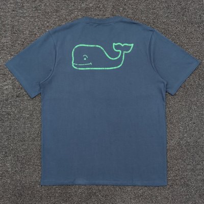 【MOMO潮牌】Vineyard Vines whale simple strokes printed pocket tee 短袖
