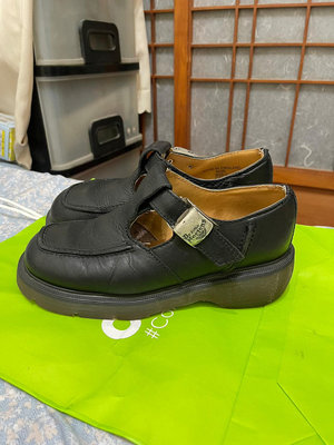 「 二手鞋 」 Dr.Martens 女版皮革休閒鞋 6號（黑）鐵3-2