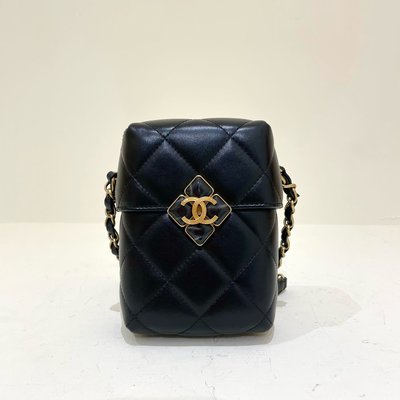 Chanel 菱形寶石 黑色金釦 小羊皮  《精品女王全新&二手》
