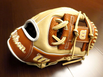 {圓圓小舖}全新美規Wilson A2000 系列威爾森棒壘球雙夾條內野工字擋手套 1786 奶油色棒壘球手套 打洞設計