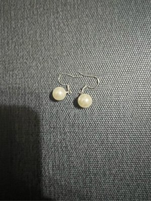 珍珠耳環買時老闆說天然珍珠但不是便宜賣有穿耳洞用