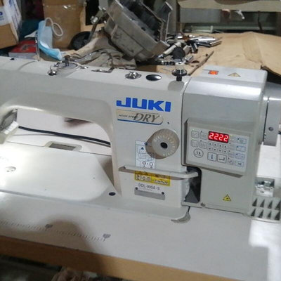 二手工業縫紉機（juki）重機電腦平車有鋼印。