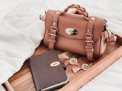 【限時折扣預購】24春夏正品MULBERRY Alexa Mini bag迷你款栗色 荔枝紋牛皮革 肩背包手提包
