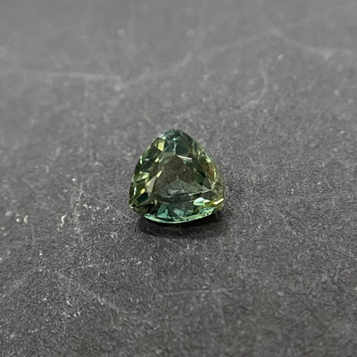 天然綠色剛玉(Green Sapphire)裸石1.00ct [基隆克拉多色石Y拍]