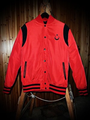 Cover Taiwan 官方直營 棒球外套 風衣 夾克 紅色 黑 大尺碼 橫須賀 刺繡 Oversize 教練外套