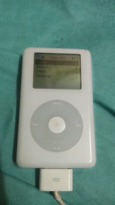 【強強二手商品】蘋果iPod經典白色（40 GB）可議價請看說明:::面板老化或其他因數有黑圈其他功能正常可以充電