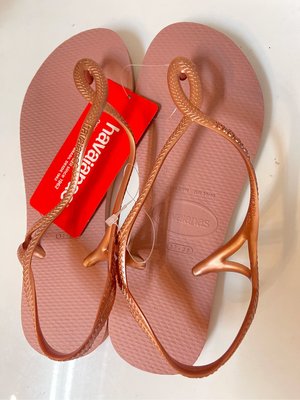 台灣現貨!專櫃同步現貨哈瓦仕 Havaianas Luna - 細帶 珠光涼鞋款 4129697-粉玫瑰金