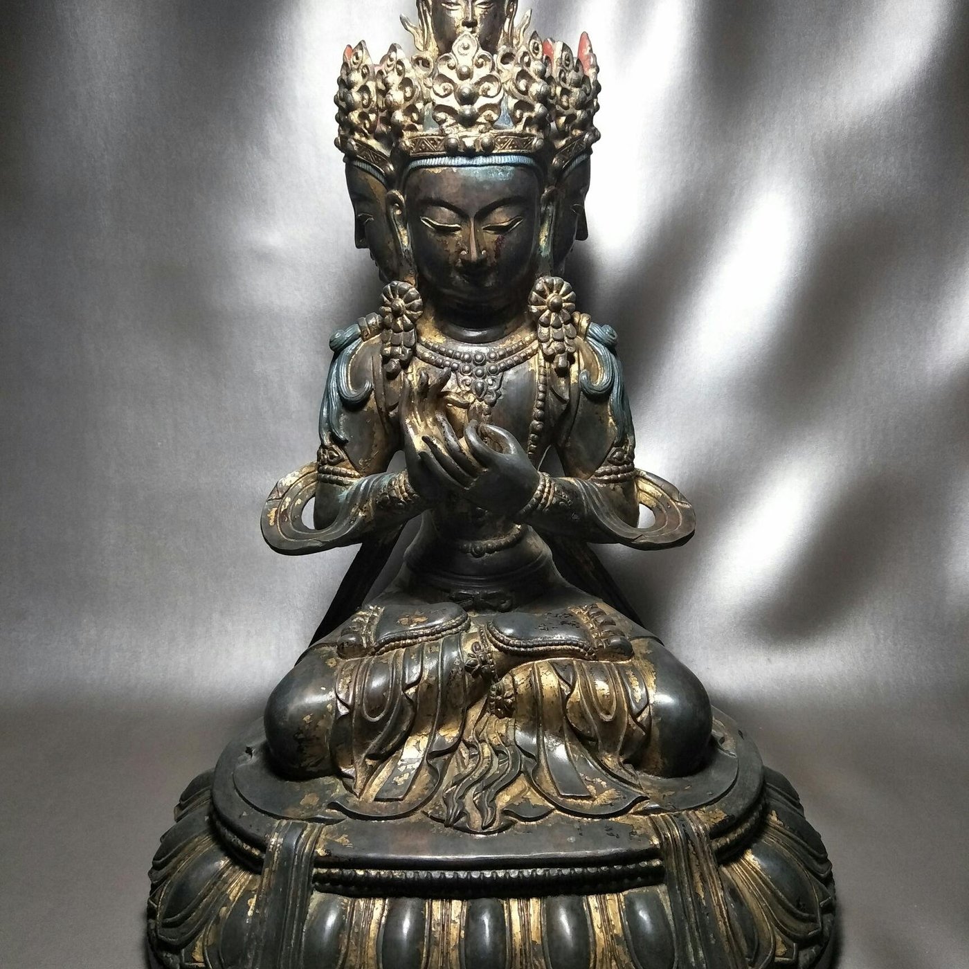 ご了承ください仏教美術　古銅鍍金　観音坐像　仏像　壁掛　時代箱付　D　R4885