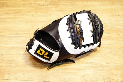 〈棒球世界〉全新DL 一壘訂製款 棒壘球用手套 特價黑白配色